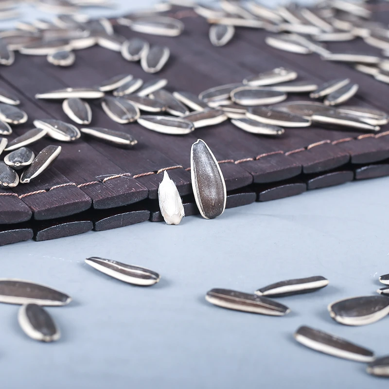 high quality sunflower seeds in the flower